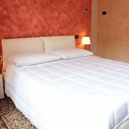 לינה וארוחת בוקר Caterina 3*