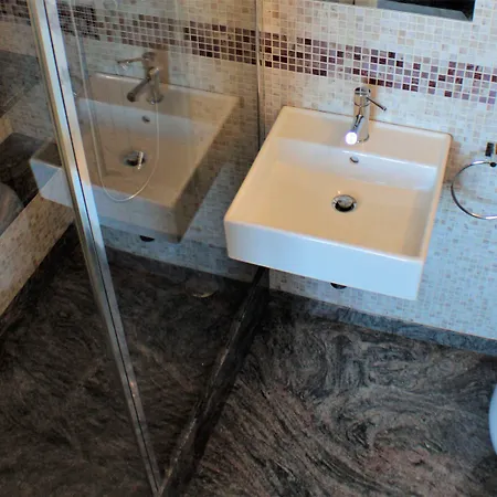 Caterina לינה וארוחת בוקר 3*