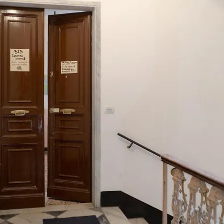 לינה וארוחת בוקר Caterina 3*