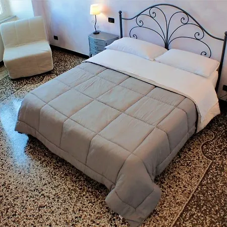 Caterina 3* جنوة